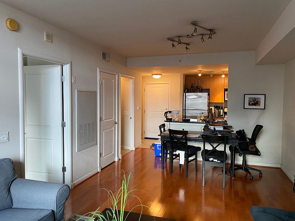 1st image of 1021 N Garfield St APT 712