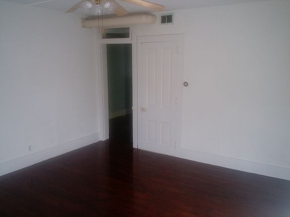 Living room pic 1