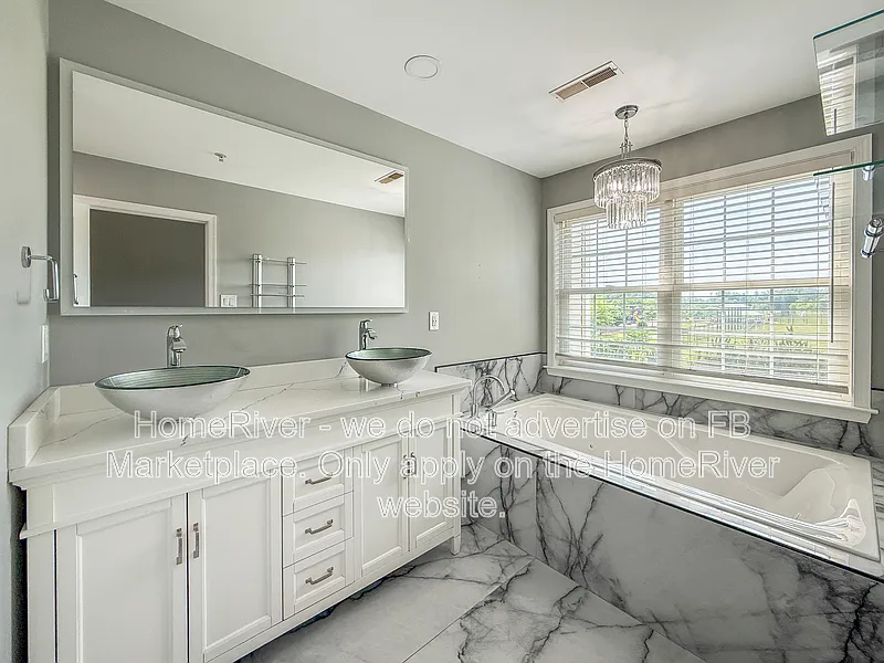3 bed, 3.0 bath, 2875 sqft, $3,650 — Photo 4
