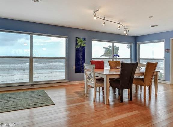 3rd image of 4000 Estero Blvd