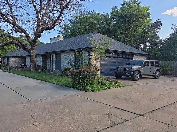 2nd image of 1705 Cypress Ln