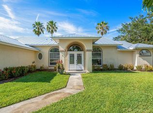 5663 SE Pot O Gold Pl, Stuart, FL 34997