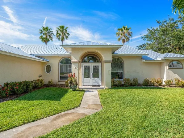 5663 SE Pot O Gold Place, Stuart, FL 34997