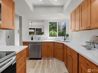 12707 NE 130th Ct APT B102, Kirkland, WA