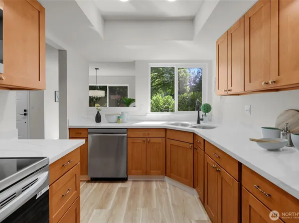 12707 NE 130th Court #B102, Kirkland, WA 98034