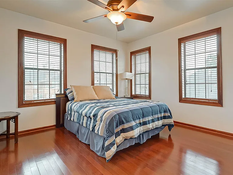2412 Oakdale St — Photo 22