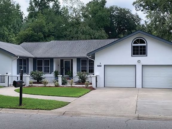 2nd image of 203 Seven Oaks Ln