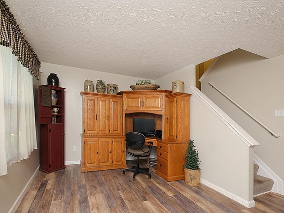 5th image of 224 Whitewater Ct