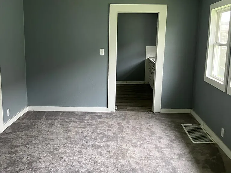 1105 E Mulberry St — Photo 6