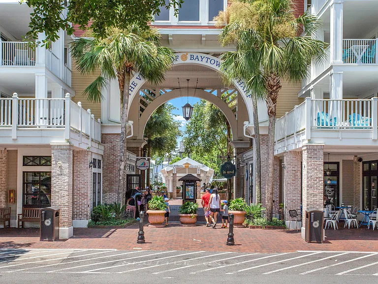 Village of Baytowne Wharf Shopping & Dining!