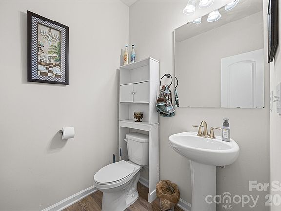 5th image of 2225 Sussex Rd
