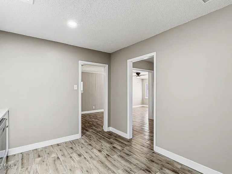 5704 Sage Ct — Photo 12