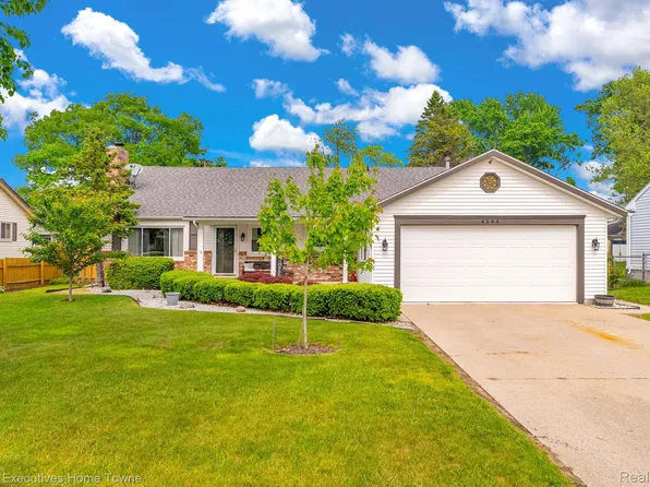 4244 Fairway Dr, Fort Gratiot, MI 48059