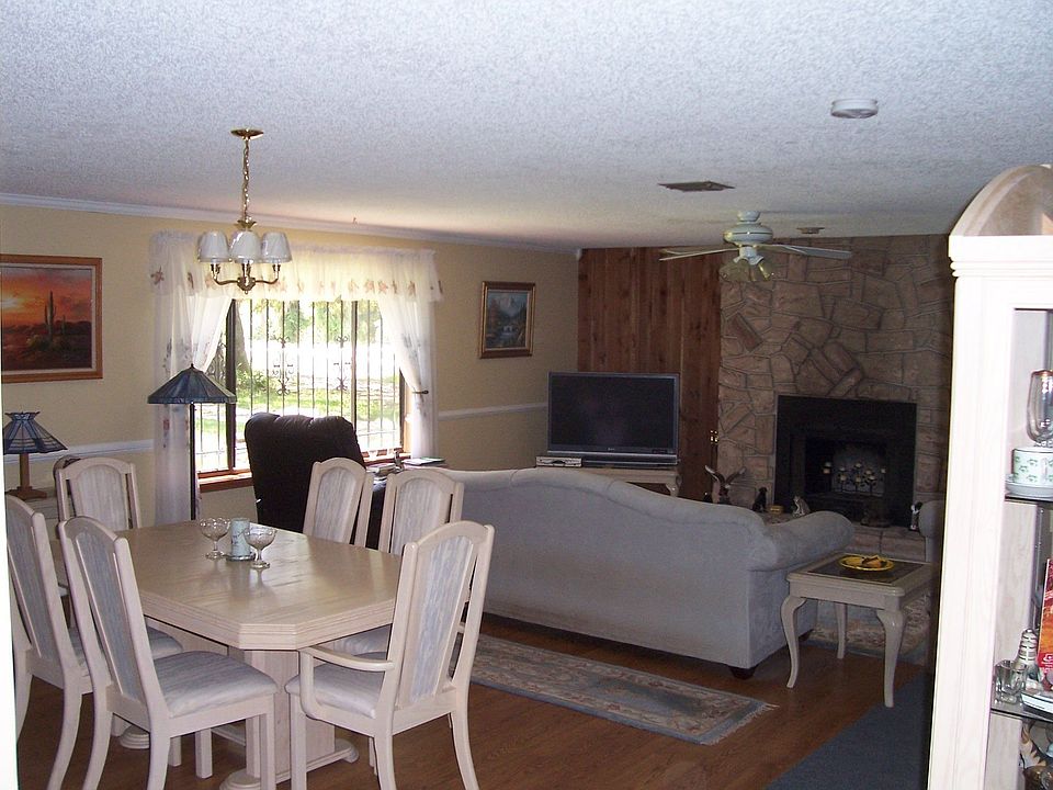 living room/dining room