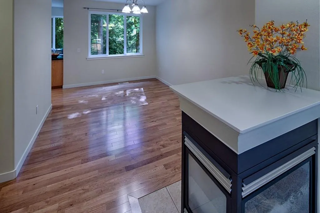 3 bed, 2.5 bath, 1910 sqft, $4,000 — Photo 4