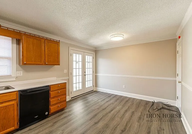 116 Barrington Dr #4 — Photo 5