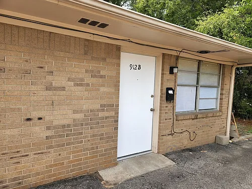 900 Hackberry St Photo 1