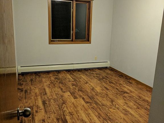 4th image of 513 Village Dr