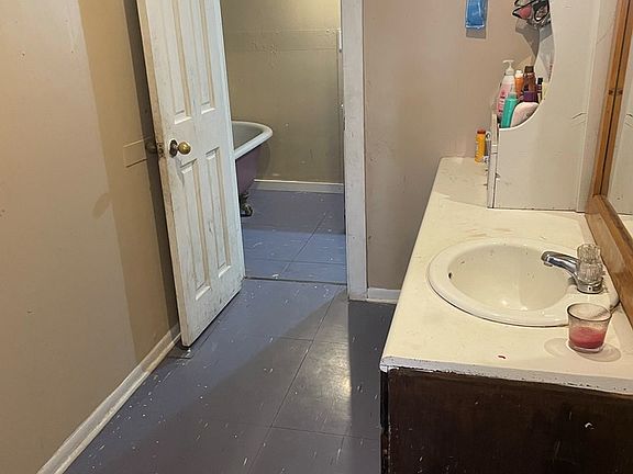 3rd image of 702 N 1st Ave