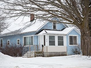 212 W Garfield Ave, Charlevoix, MI 49720