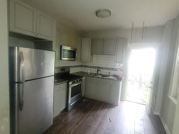 3rd image of 3016 Agate St