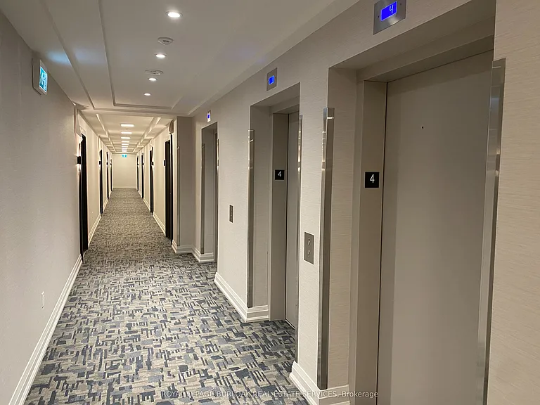 212 King William St E #423 — Photo 8