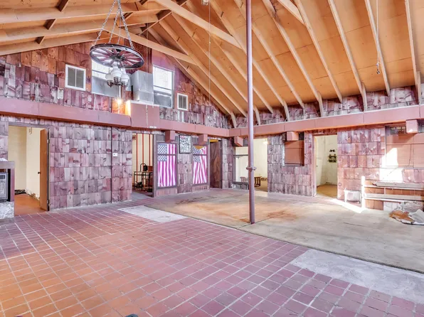 858 Rumba Rd, Gordo, AL 35466