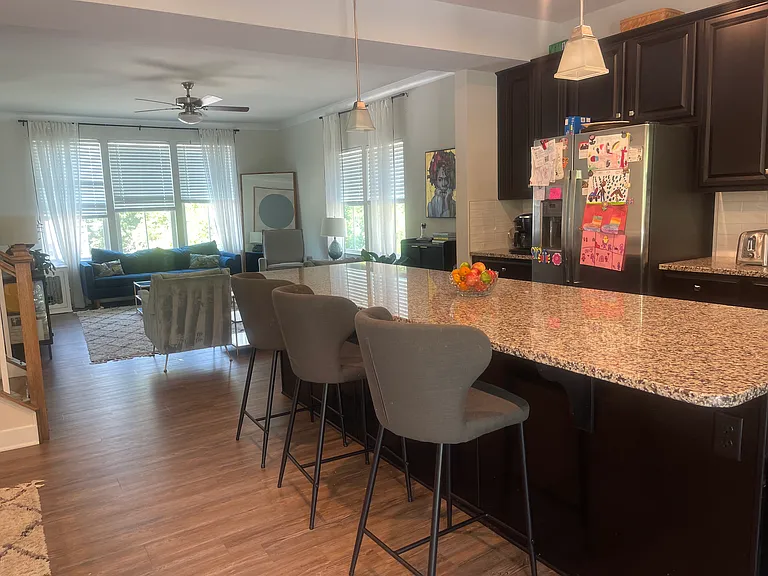 555 Katherine Ave — Photo 3