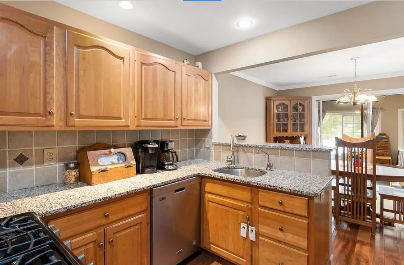 3 bed, 1364 sqft, $2,400 — Photo 3