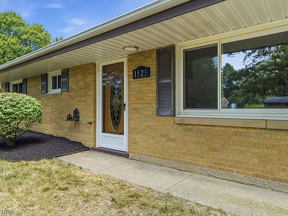 3rd image of 1523 Bradford Dr
