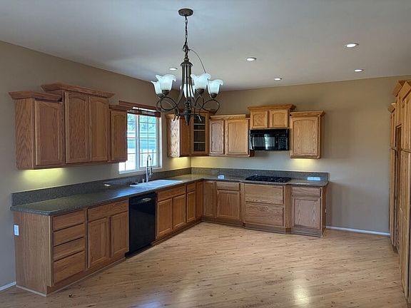 3rd image of 32596 Galleano Ave
