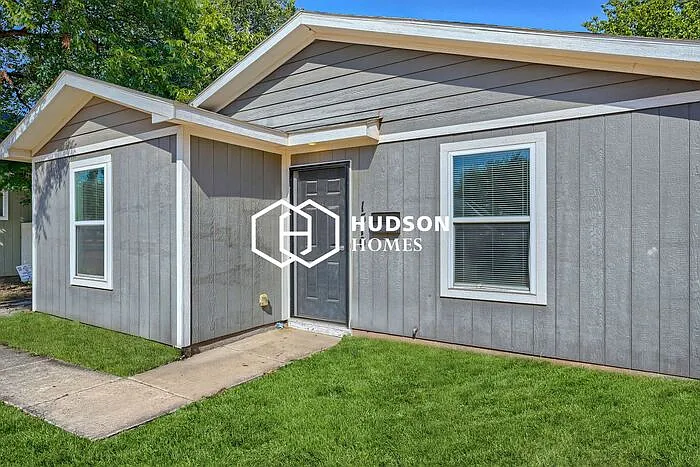 3 bed, 2.0 bath, 909 sqft, $1,149 — Photo 3