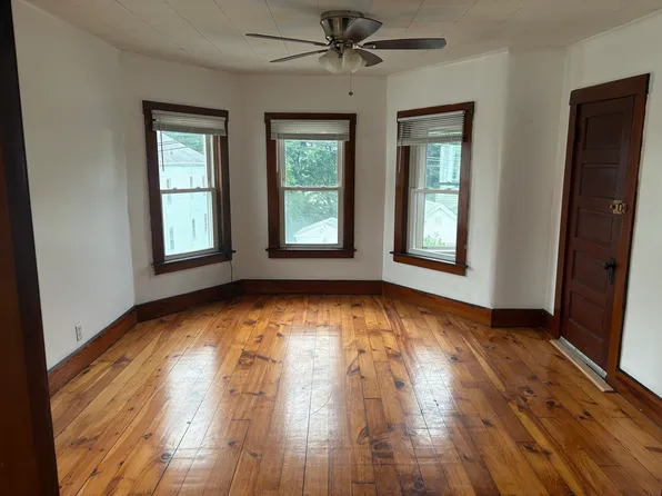 51 Elm St, Webster, MA