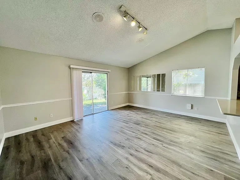 152 Summerset Dr — Photo 5