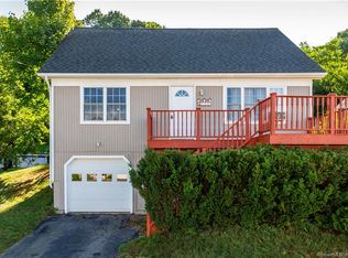 126 Kara Dr, Waterbury, CT 06704