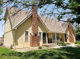 166 SW Robin Rd, Lees Summit, MO 64063