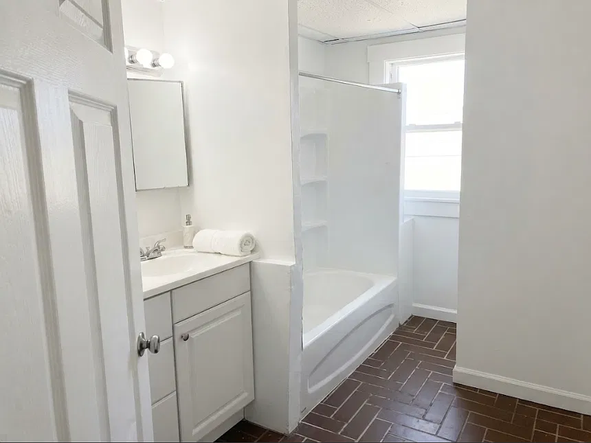 104 Duke St #3