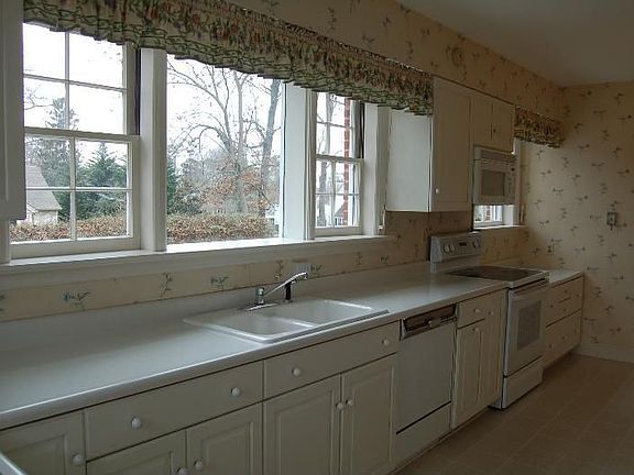 2nd image of 5413 Crestwood Dr