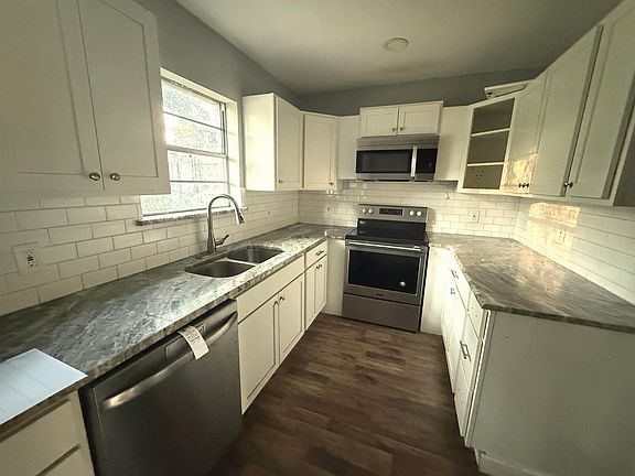 4th image of 201 N Meadowbrook Dr
