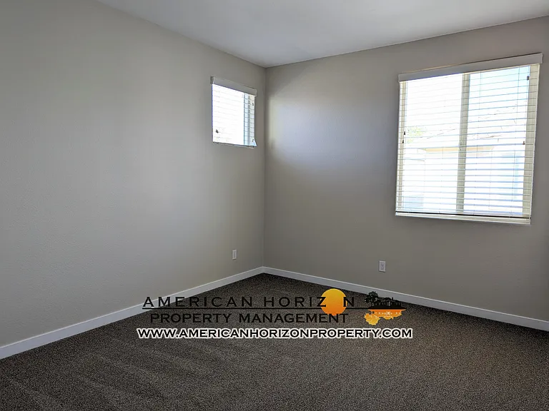 4849 Holden Dr — Photo 13