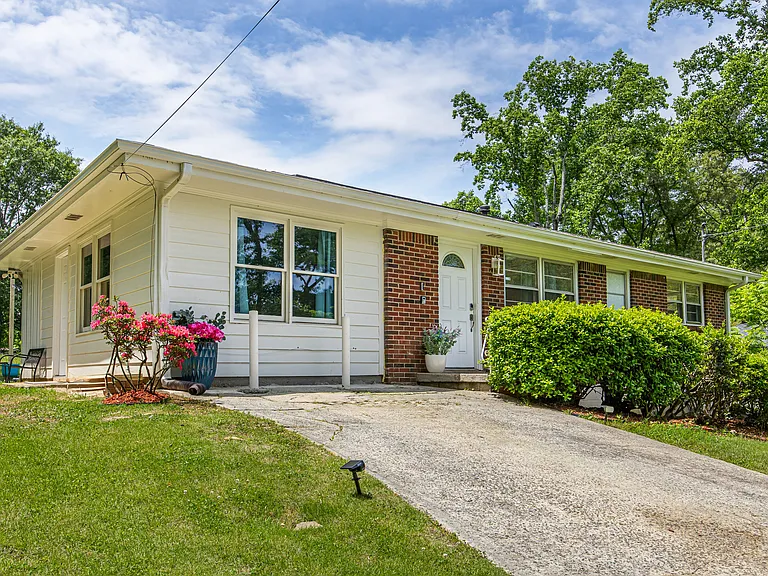 2020 Frank Ln SE — Photo 3