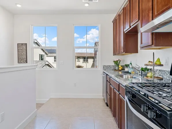 268 E Central Pkwy, Tracy, CA 95391