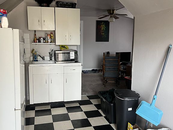 4th image of 515 N Pinckney St #7A