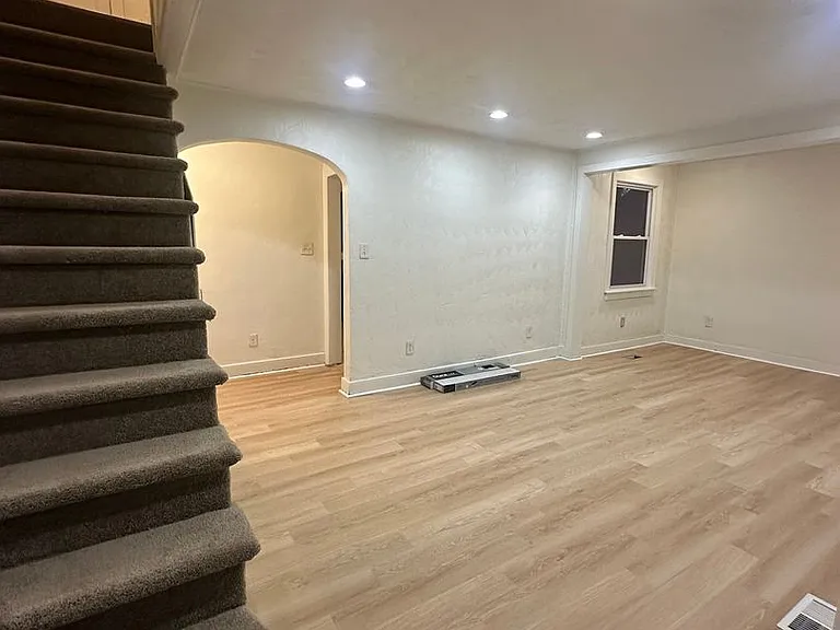 35 Fairview Cir S — Photo 2