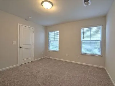 515 Daisy Hill Ln — Photo 12