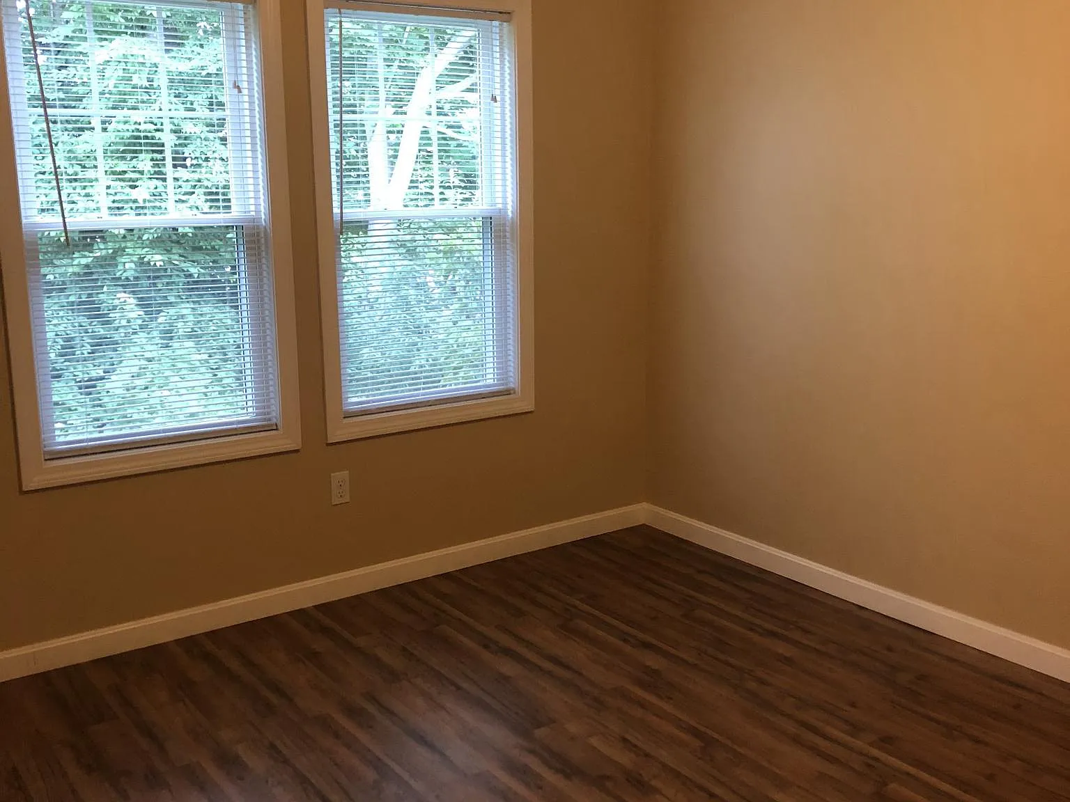 3 bed, 1200 sqft, $2,300 — Photo 3