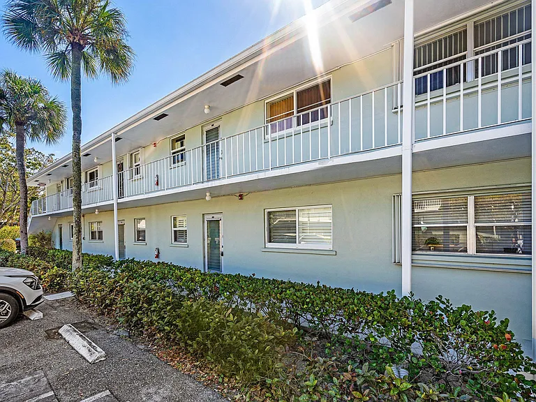 2440 SW 22nd Ave #703 — Photo 3