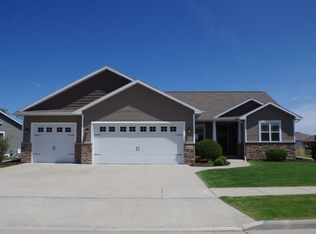653 Rusch Dr, Combined Locks, WI 54113