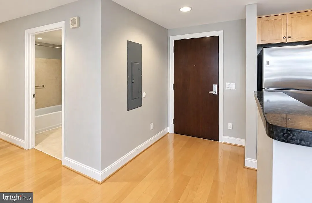 1020 N Highland St — Photo 2