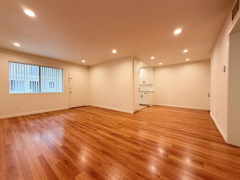 1043 Winchester Ave — Photo 10